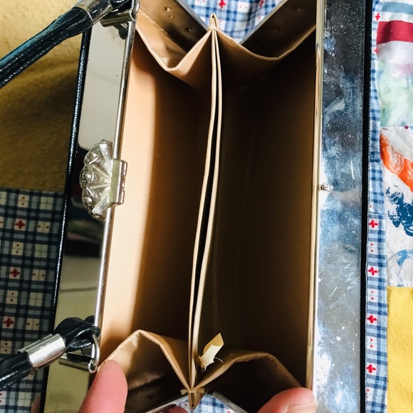 Vintage Little Black Bag with silver hardware & Shell clasp.  Made in USA - Picture 5 of 16